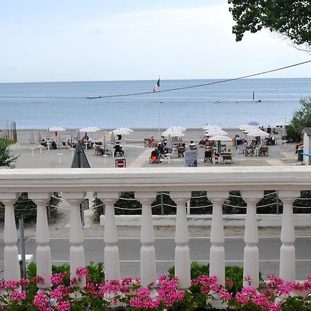 Stella - Casa Per Ferie Hotel เบลลาเรีย-อีเจอา มารีนา ภายนอก รูปภาพ