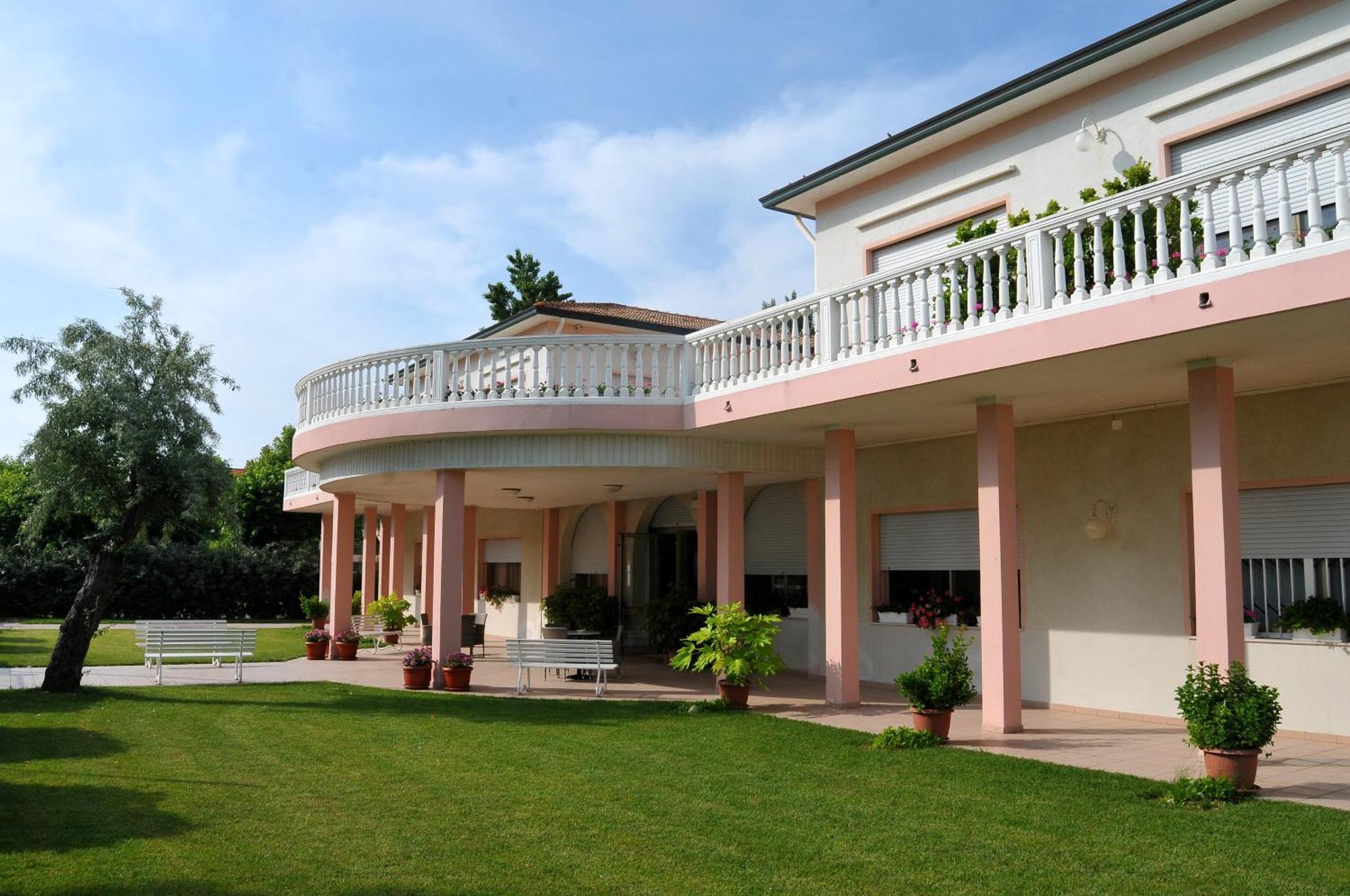 Stella - Casa Per Ferie Hotel เบลลาเรีย-อีเจอา มารีนา ภายนอก รูปภาพ
